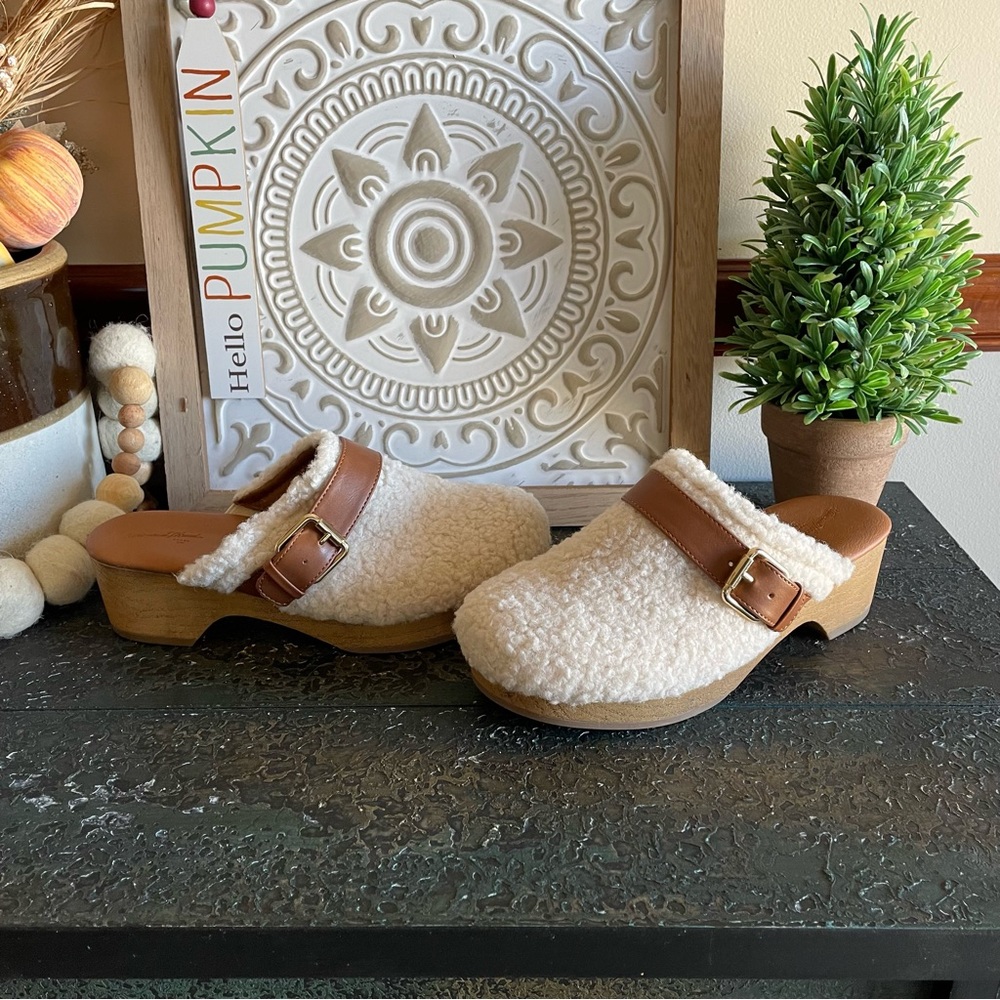 Universal Thread Faux Fur Sherpa clogs